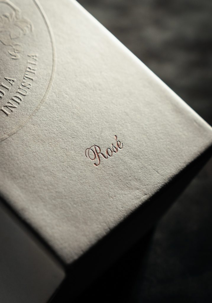Mention Rosé marquée à chaud sur le coffret Barons de Rothschild